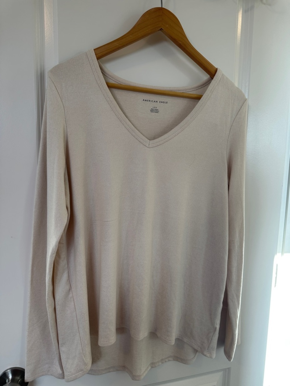 American Eagle Outfitters Women's V-Neck Sweater - Light Beige